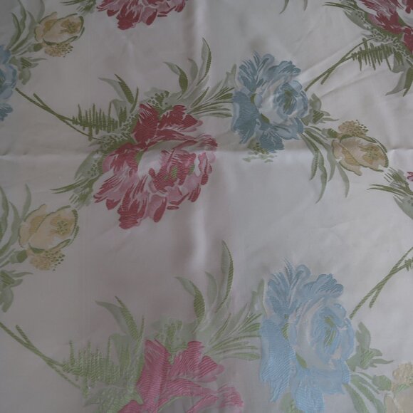 Satin Like Polyester Round Floral Tablecloth - Picture 5 of 8